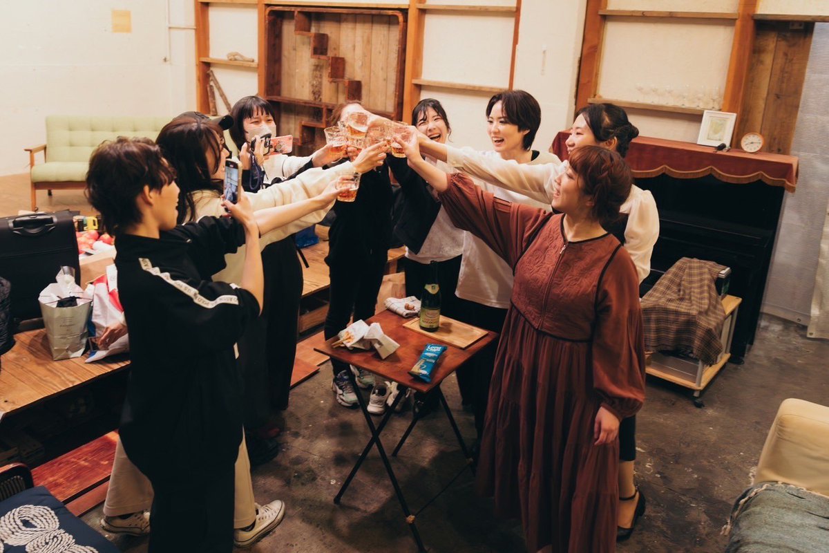 r_reito's tweet photo. 遅ればせながら、10/12-10/13Belami全4公演終演いたしました🗞🤍いつものホームで、大好きな仲間たちと、そして大切な皆様に見守られて板の上に立てることがやっぱり何より幸せでした🪶こうして生きていける幸せを噛み締めて過ごしていきたいなぁ🫧次はまさかのエリザガラコン❕トート役❕気合い🪐🪐 https://t.co/iBQCx7bsSS