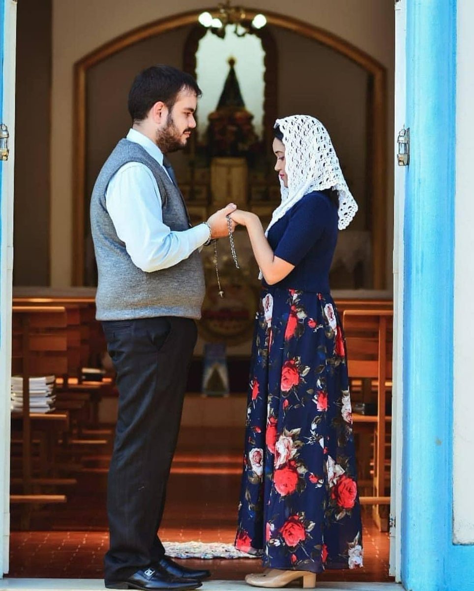 PadreTomasB's tweet image. Hoy un muchacho de los lobbies LGBT me escribió diciéndome: "padre, haga terapia para dejar de ser heterosexual y convertirse en gay". Calculo que me lo dijo en broma, pero aprovecho para hacer un post al respecto. 

Nosotros los heterosexuales no necesitamos terapia para…