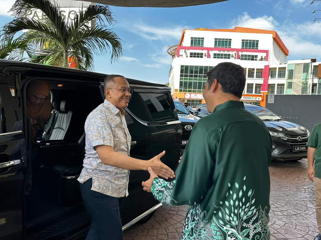 aliakbargulasan's tweet photo. Alhamdulillah, YAB MB Terengganu sampai Sabah.

#PAS4All
#KarambunaiSejahtera https://t.co/Lne2tUsinY