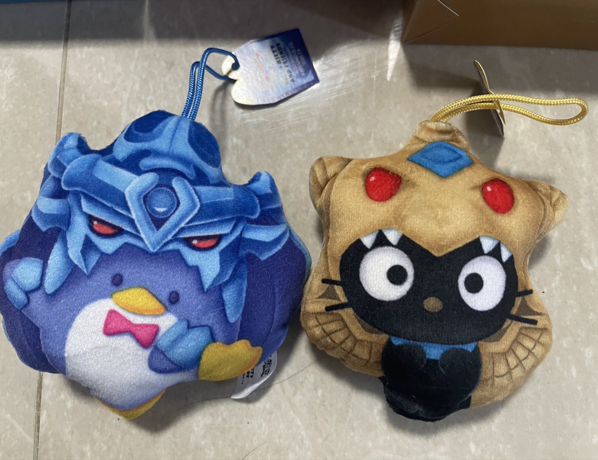 유희왕 해피밀 라인업 2
라의익신룡냥이가 실물깡패여서 놀람..
오시리스쿠로미는 셰잎 자체가 좌우가 비대칭이고 기울어져있어서 쫌 애매함
폼푸는 귀여운데 좀 넙데데한 느낌

갠적으로는 오벨리스크샘과 라의초코캣을 애정함