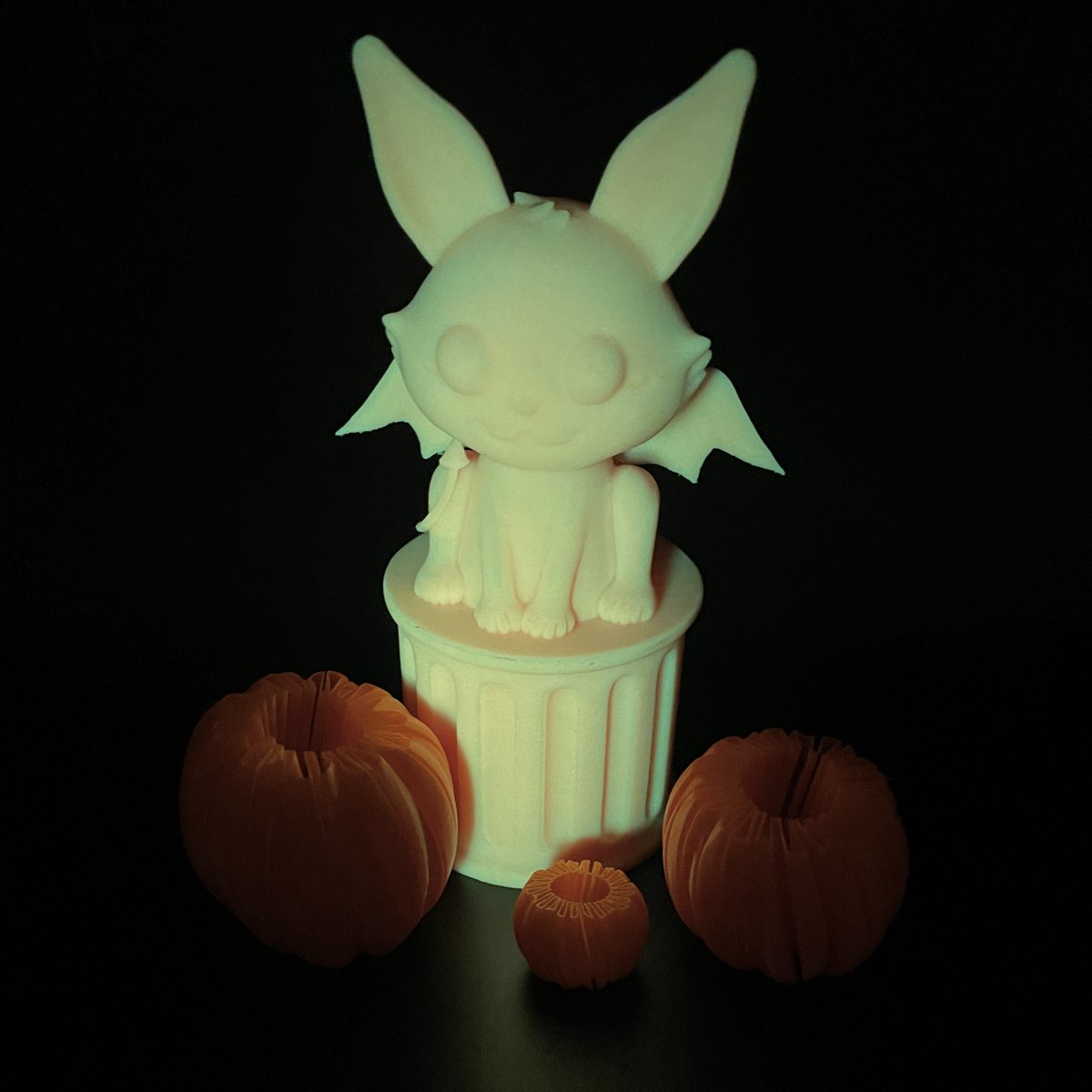 Liz B "pezliz" tweet media