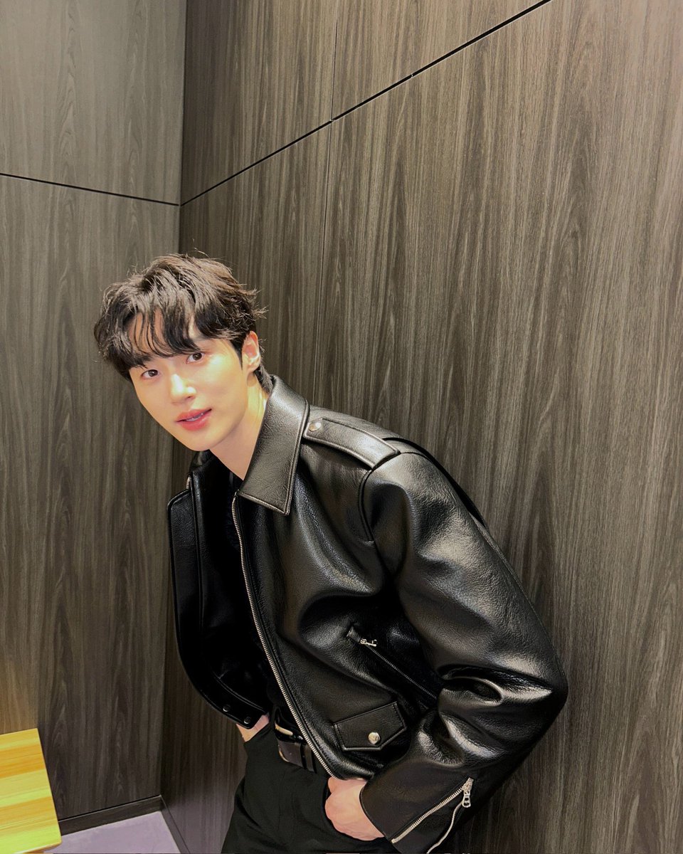 Byeon Wooseok. tweet media