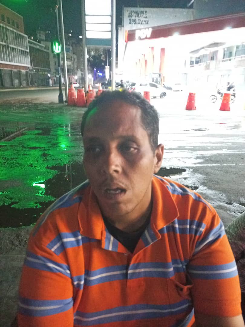 JoanCamargo_'s tweet photo. #ServicioPúblico Este hombre, identificado como EMIRO JOSE MORALES YARACUNA, fue encontrado caminando por Quinta Crespo. Dice que está perdido y que padece de Alzheimer. También asegura que vive en Trapichito. Si  conoce a sus allegados, comunicarse al 04242700857 https://t.co/Ig5sxnANHX