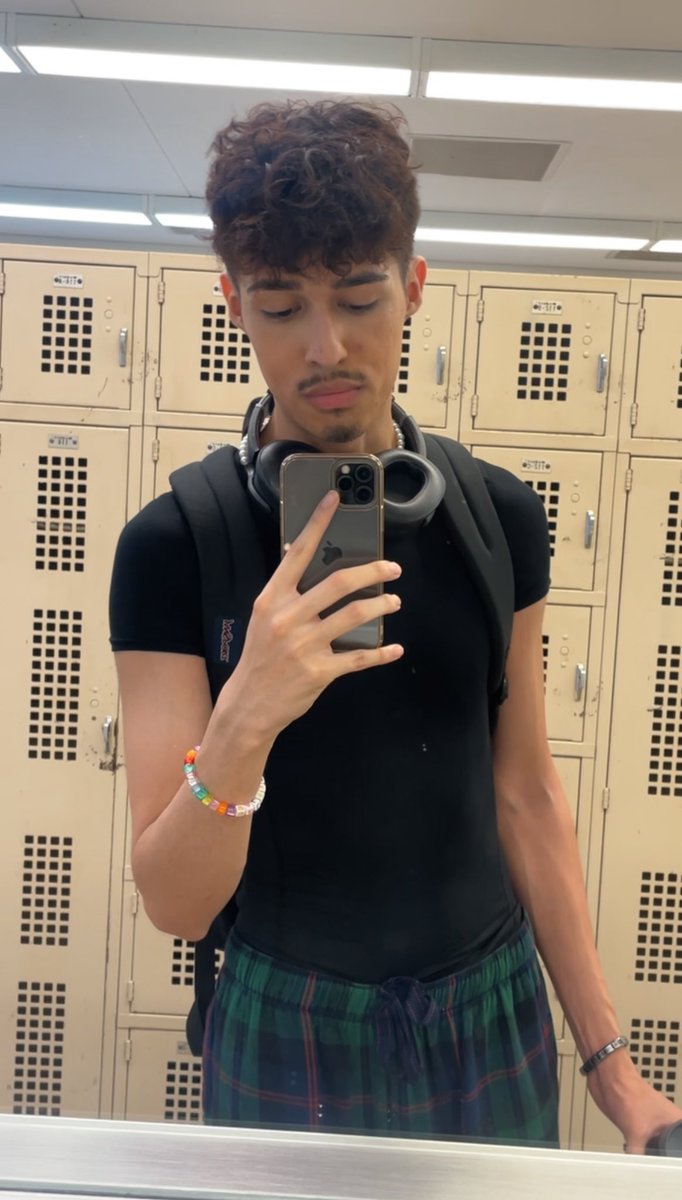 Alex 🦒 tweet media