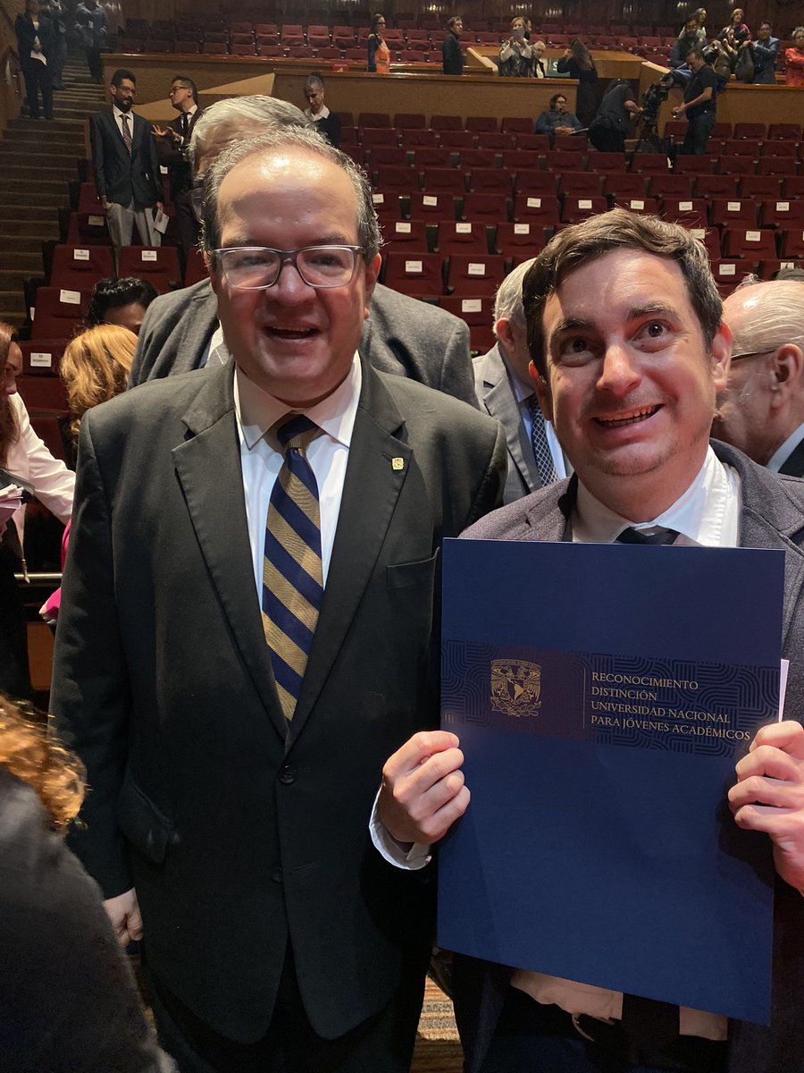 miguelsadriana's tweet photo. Tuve el honor estar presente en entrega al Doctor @MarioBarro del Premio Universidad Nacional y Reconocimiento de distinción Universidad Nacional para Jóvenes Académicos en investigación en artes alta distinción entregada x Leonardo Lomelí rector de la UNAM ¡Felicidades Mario! https://t.co/ls0LW9stJy