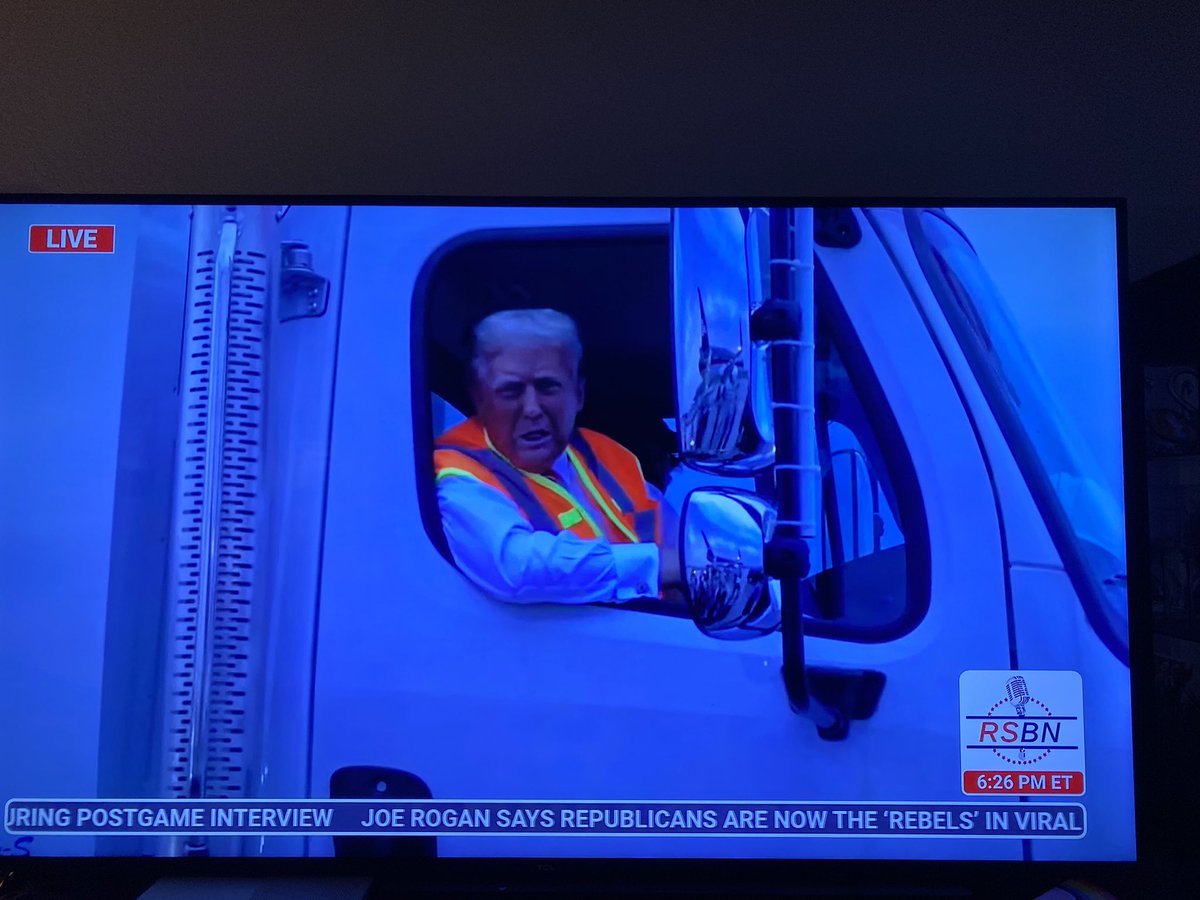 radazie's tweet image. 🚨🚨 TRUMP LITERALLY JUST PULLED UP IN A MF TRUMP GARBAGE TRUCK ON LIVE TV LMAO 🤣🤣🤣 #GARBAGEFORTRUMP #MAGArbage
