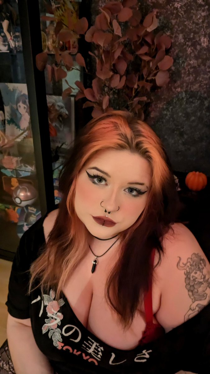 mina_cinnamon's tweet photo. Name your favorite horror movie. If I don't know it, you get a BJ while we watch it https://t.co/VYbuLgXIxq