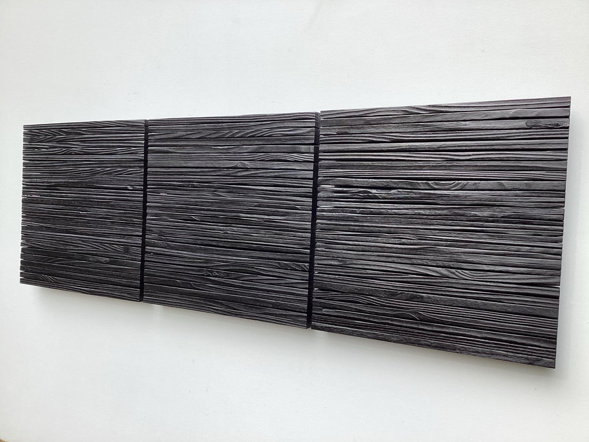 Maxym_Artisan's tweet image. Nouveau tryptique inspiré du style bohème. Fabriqué avec du Pin, chacunes des lattes a été brûlées, brossés et teintes en noir. Finition a l'huile naturelle. Peut être installé autant à l'horizontale qu'à la verticale. 

3 x 15½ x 15½"

695$ pour l'ensemble, tout inclus.
Merci 🫶