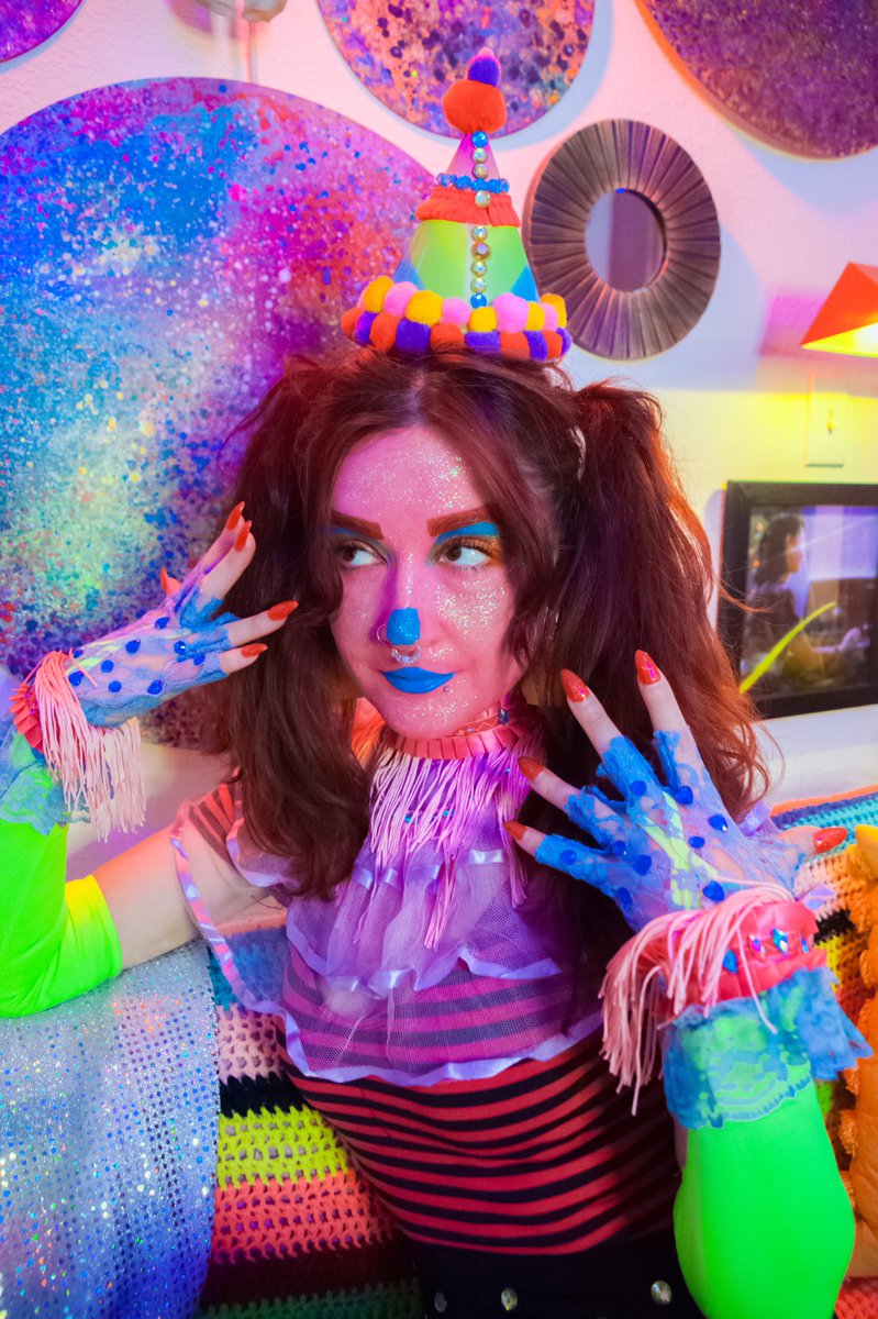 BlyreCpanx's tweet photo. Glitter Clown Dream 
✨🤡🎪💖🌈💖🎪🤡✨

#clown #clownmakeup #clowncore #clowngirl #clownaesthetic #clowncoreaesthetic #clowncostume #clownlife #clownmakeuplook #clowndrag #clownlove #clownface #clownqueen #clownrealness #officialclownbusiness #turnclownforwhat #clowny https://t.co/sQEWl0i5vK