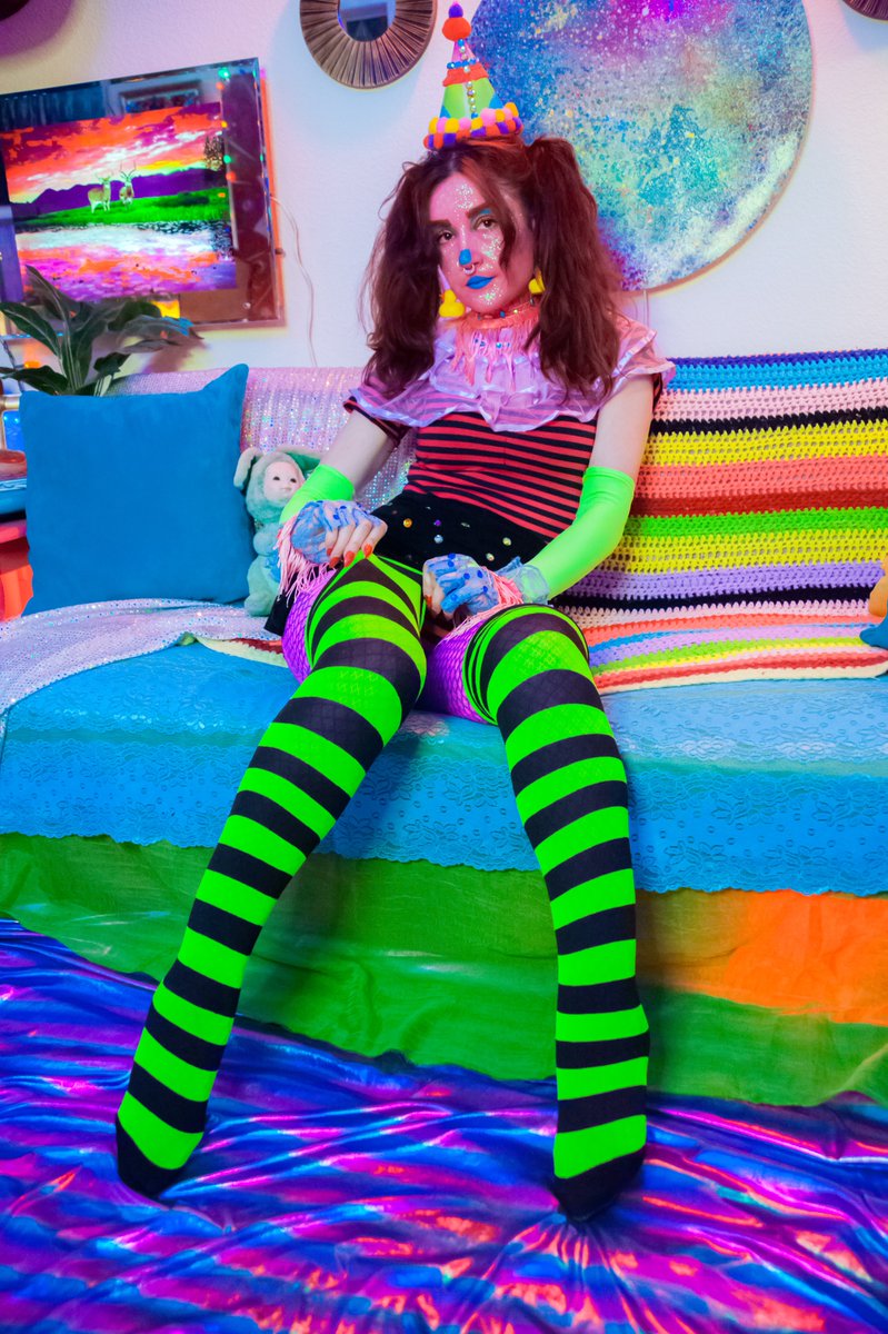 BlyreCpanx's tweet photo. Glitter Clown Dream 
✨🤡🎪💖🌈💖🎪🤡✨

#clown #clownmakeup #clowncore #clowngirl #clownaesthetic #clowncoreaesthetic #clowncostume #clownlife #clownmakeuplook #clowndrag #clownlove #clownface #clownqueen #clownrealness #officialclownbusiness #turnclownforwhat #clowny https://t.co/sQEWl0i5vK