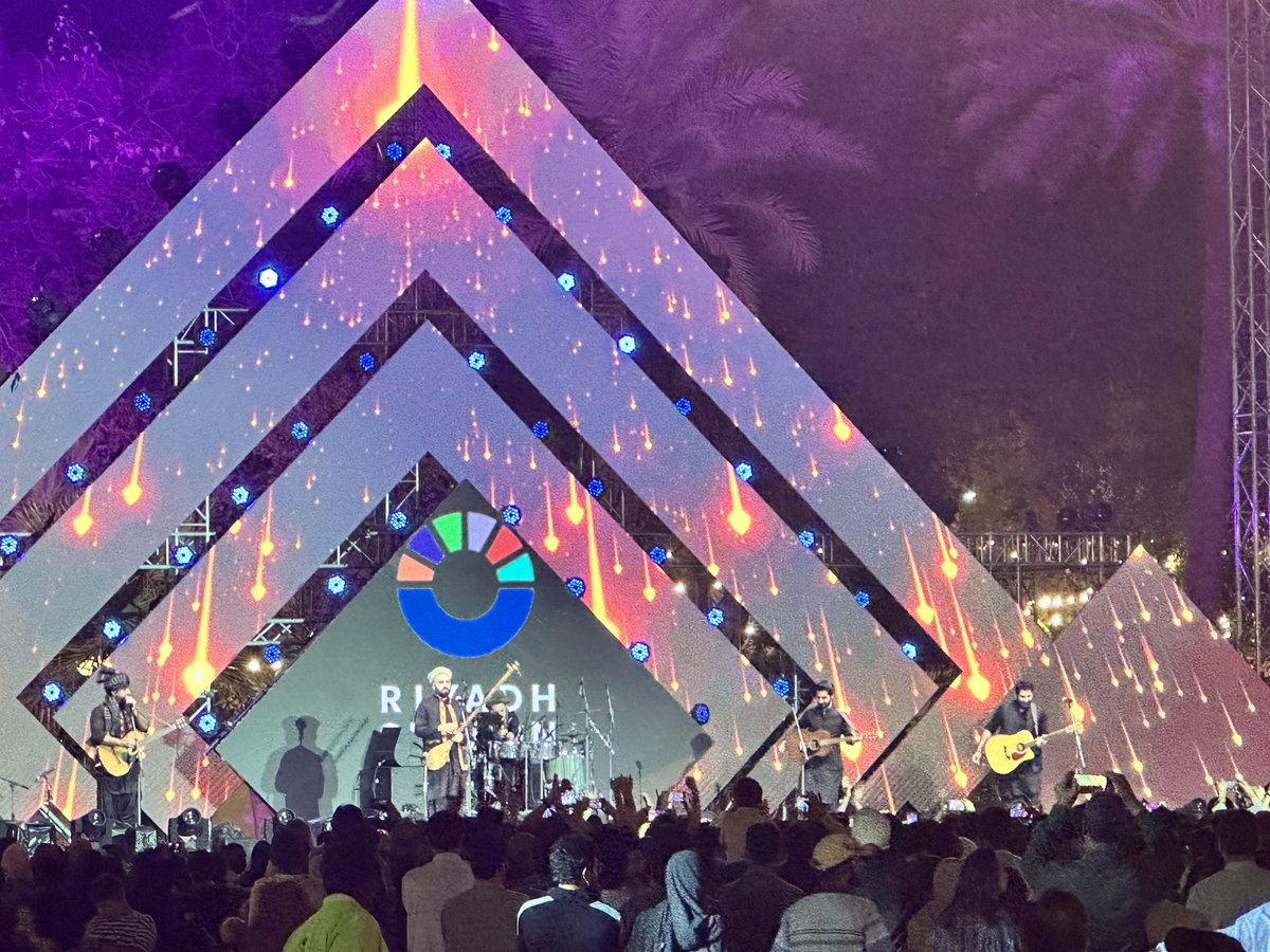 iqraa_ashraf's tweet photo. -Day 1️⃣
#PakistanWeek 🇵🇰 under Global Harmony Initiative of @media_ksa 🇸🇦 kicked off with a power-packed performance by @Khumariyaan as part of @RiyadhSeason @GEA_SA ❗️
Winters in #Riyadh made even more beautiful.
🪘🪕🎻🥁 https://t.co/ckf9YXSr0b