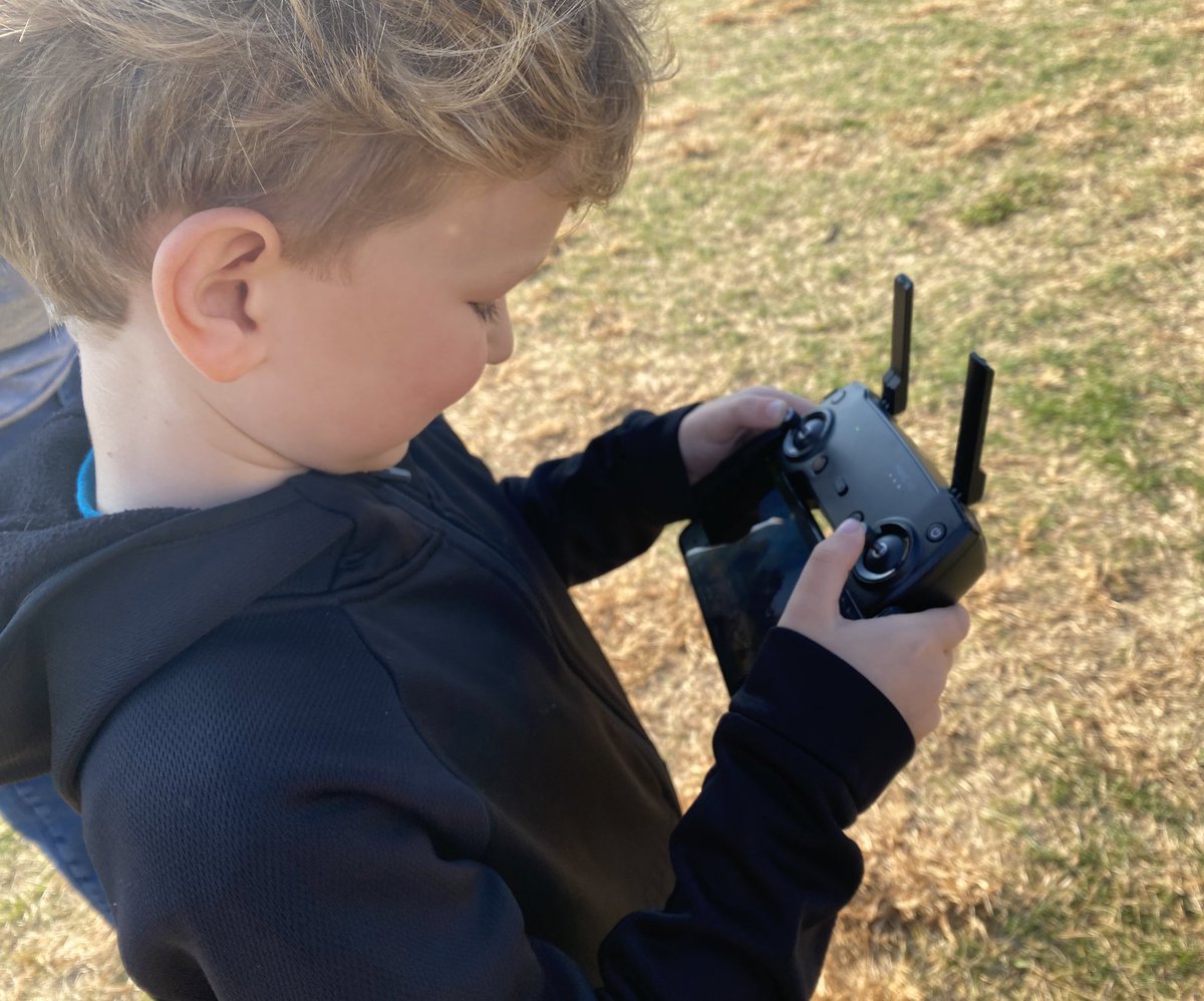 awlswa's tweet photo. Perfect weather to learn to fly a drone! #GeneralsMarch @OSLN #STEAM https://t.co/IASyCbu5Ui