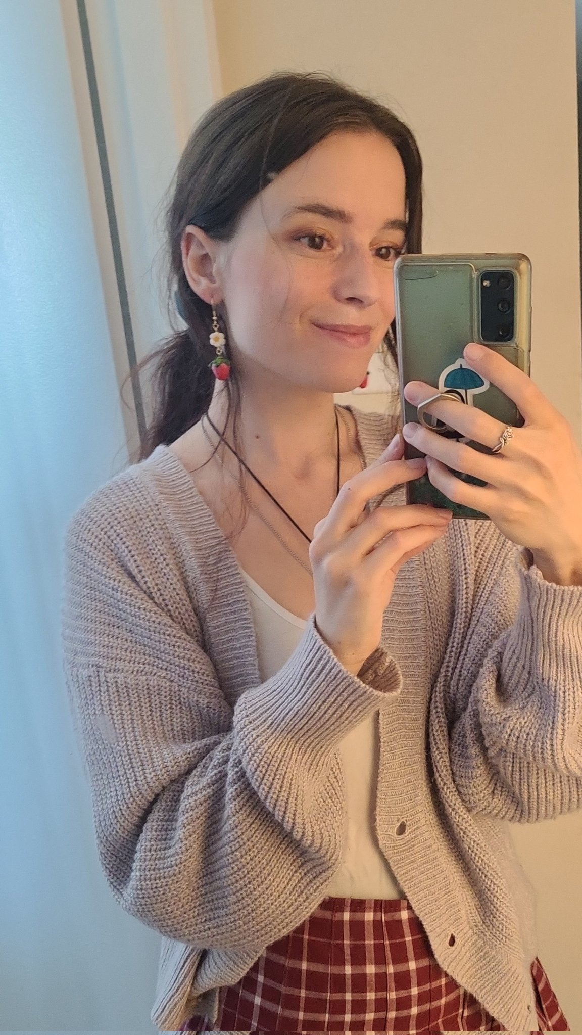 2 pic. Today's fit! Repping the new strawberry earrings 🍓✨️☺️ https://t.co/DkbvZt3pph