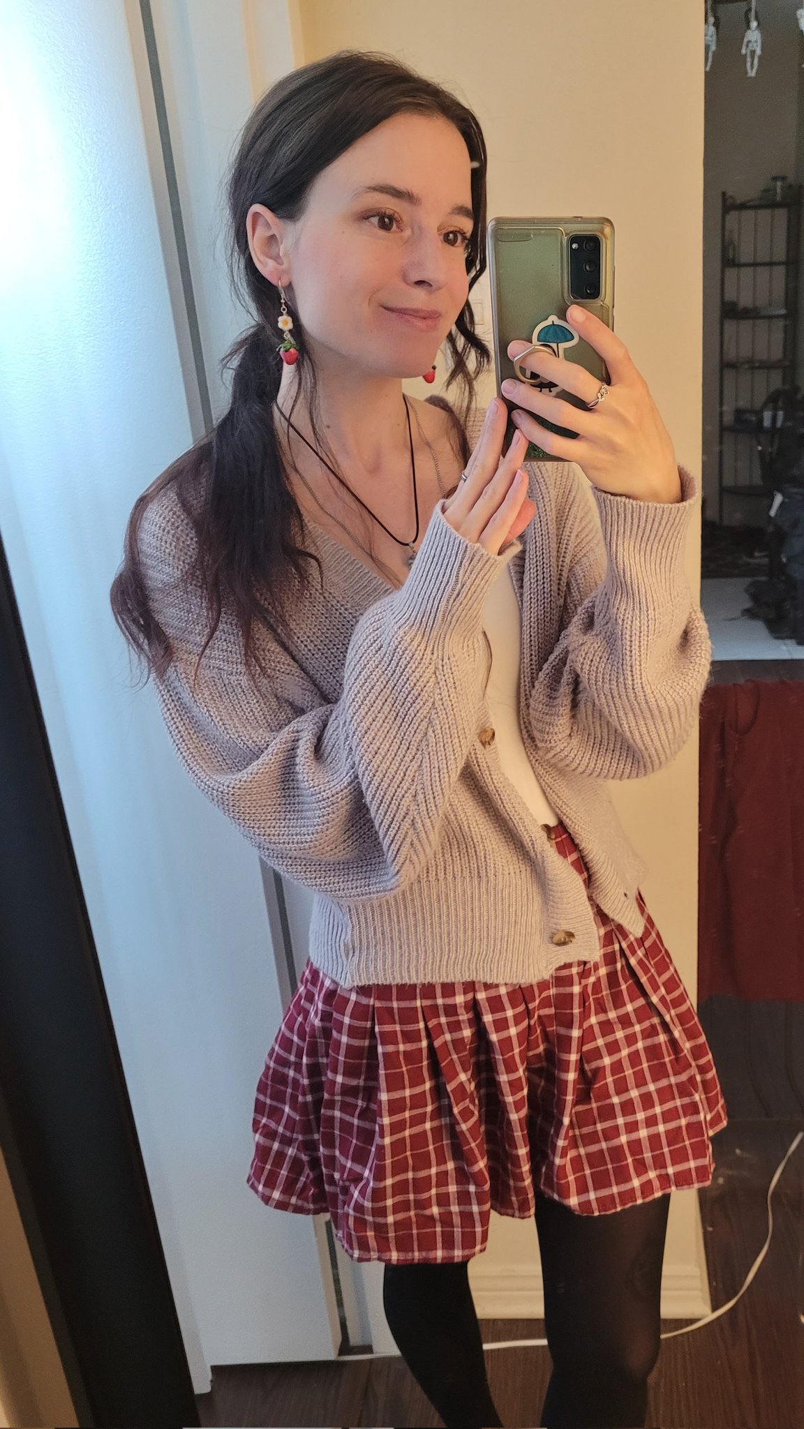 1 pic. Today's fit! Repping the new strawberry earrings 🍓✨️☺️ https://t.co/DkbvZt3pph