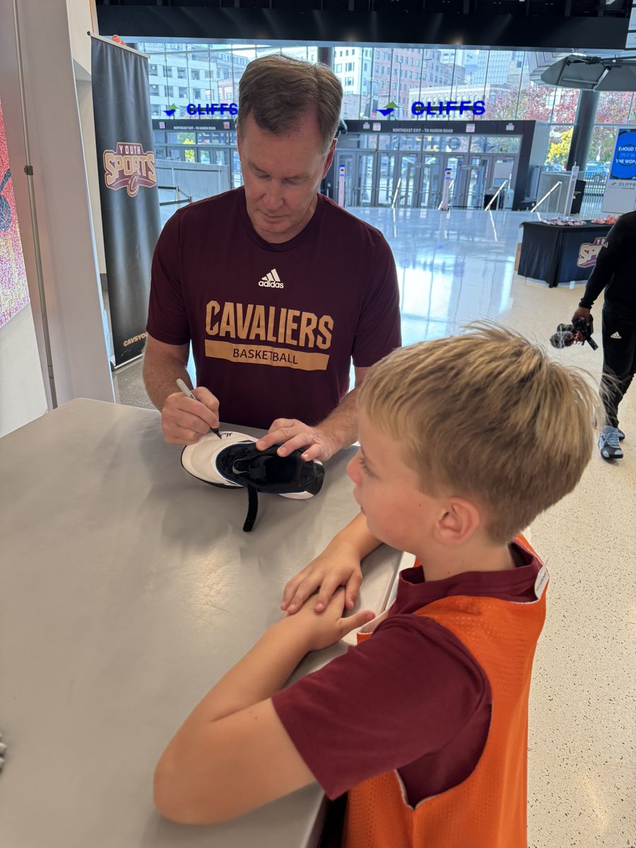 CLoschetter's tweet photo. Mark Price shooting camp and a Lakers game is going to make for a great night.  #letemknow https://t.co/TrYfNnhShh