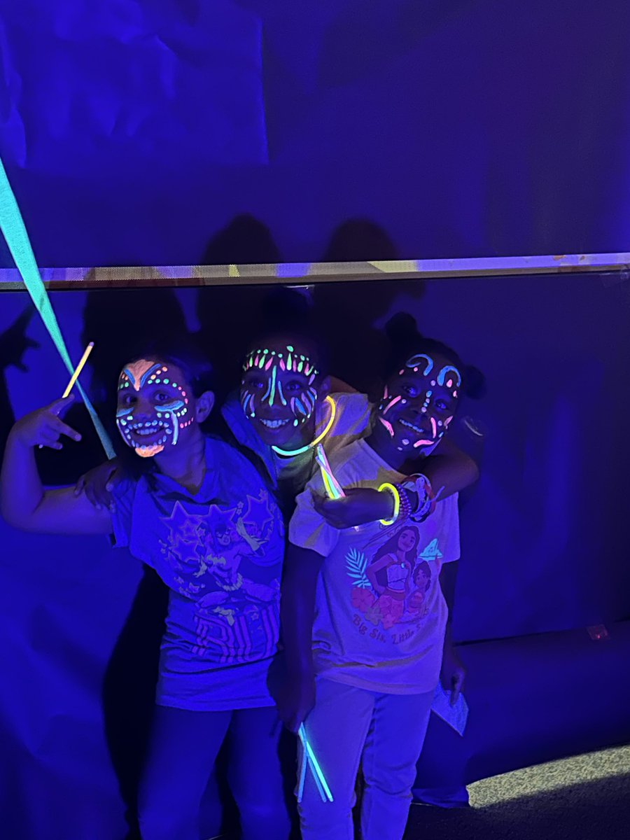 CoachJohnsonTX's tweet photo. The get this party started!  Glow Ron 2024!  #SneedAlief #AliefWellness #WeAreAlief https://t.co/op4dCNy8XQ