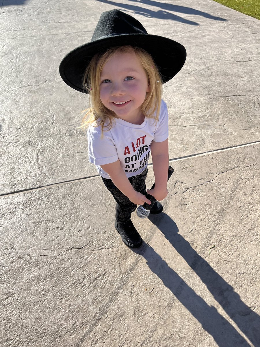 Mrs_Roessner's tweet photo. The cutest Taylor Swift. 😍 @taylornation13 @taylorswift13 https://t.co/cUPNgMaL8k