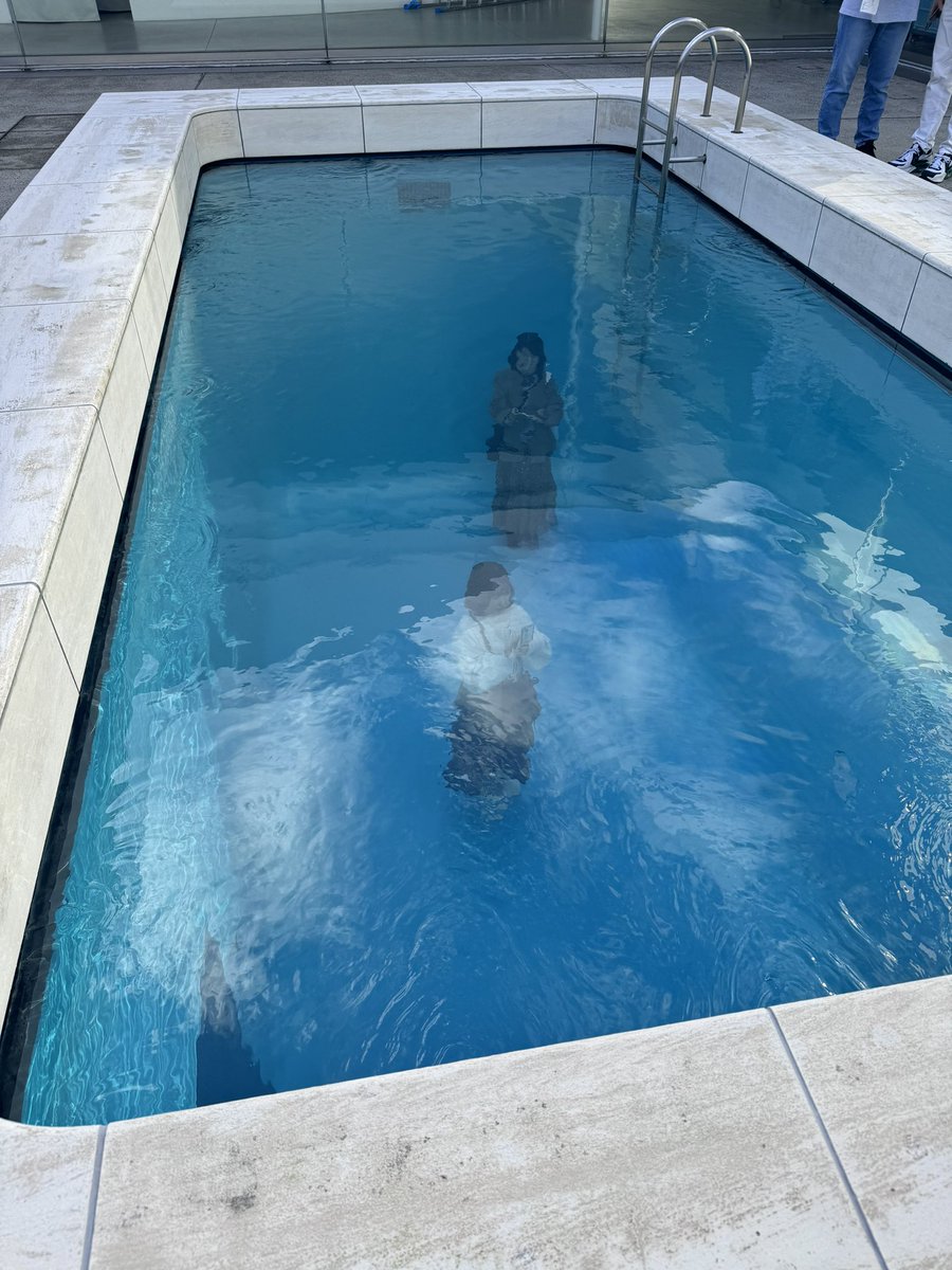 2536_d's tweet photo. 昨日は初めての金沢へ。
先ずは東茶屋街で箔一さんの金箔ソフト✨ミルクが濃くて美味しかった😋
その後天むらさんで揚げたての天ぷらを熱々でいただきました💕
その後も21世紀美術館から兼六園。近江町市場と駆け足で巡りました。

 #グンちゃん
 #足跡巡り
 #フチソクさん https://t.co/PV5sn7S1xk