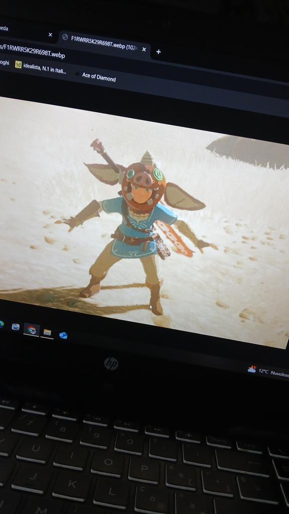 PokeBoxIT's tweet image. Stavo pensando alle pose da fare in cosplay a Lucca e mi sono reso conto che con questa maschera sono obbligato a fare la "Giulia Crossbow pose" 🤔