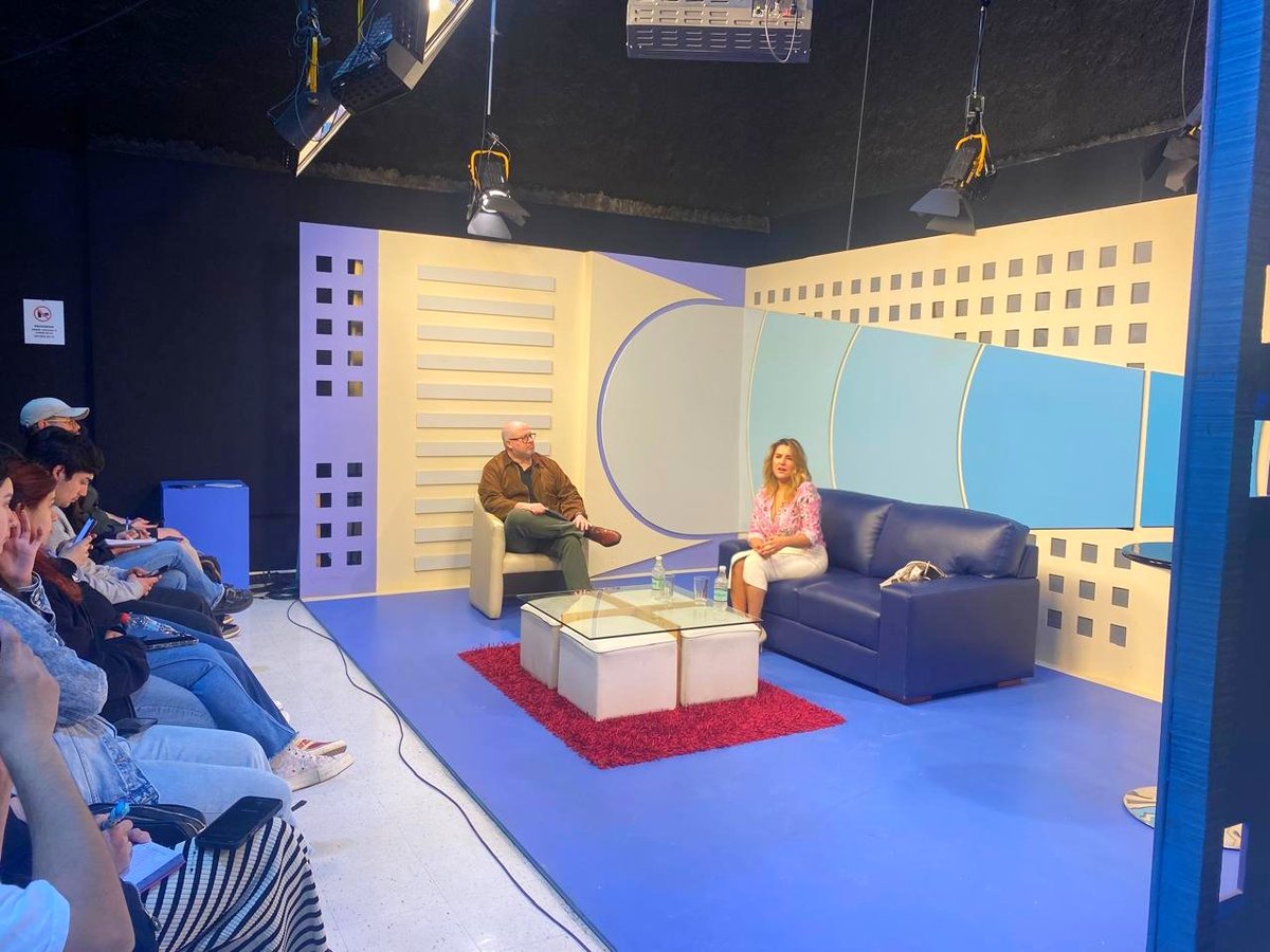 Ha sido una experiencia maravillosa. 
Encontrarme con reconocidos académicos,  ex profesores y estudiantes de la carrera de <a href="/periodismoudec/">Periodismo UdeC</a> de la <a href="/udeconcepcion/">Universidad de Concepción</a>, mi Universidad, alma mater.

Hablar con jóvenes estudiantes es algo que me fascina y reconforta. Los futuros