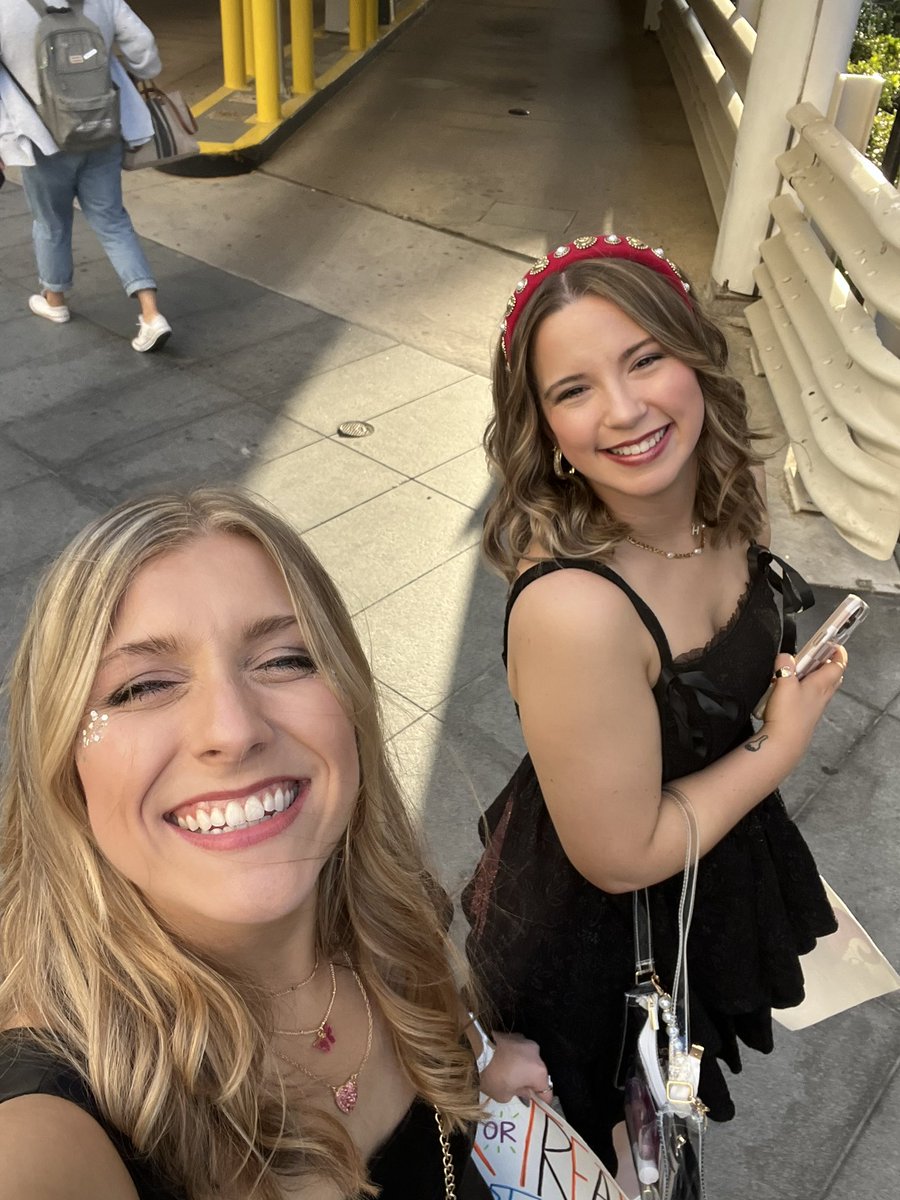 Short n sweet in the front, short n spooky in the back! 👻 We love <a href="/SabrinaAnnLynn/">Sabrina Carpenter</a> <a href="/TeamSabrina/">Team Sabrina 🐾</a> #shortnsweetdallas