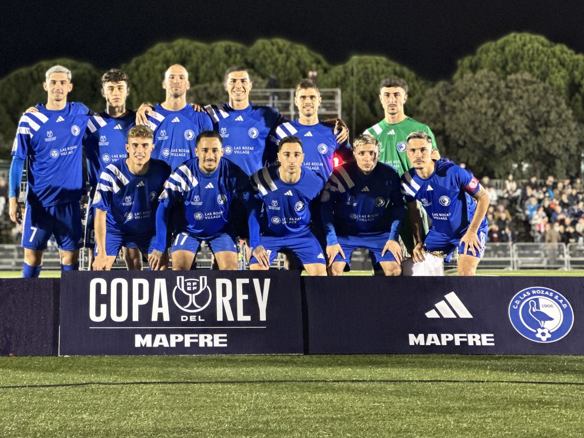 LasRozas_CF's tweet photo. PRIMER EQUIPO| 😍 Qué tarde tan mágica, tan especial, tan única,…hemos vivido hoy.

👏 GRACIAS a TODOS: aficionados, cantera, empleados del club, @Ayto_Las_Rozas y todas las autoridades de seguridad (Policía local, Guardia Civil,…) por hacerlo realidad.

#CorazonAzul | 💙 https://t.co/e36xPGODzO