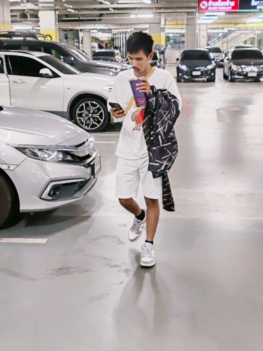 เดินคนเดียว
กินคนเดียว 
เที่ยวคนเดียว..
#บางบ่อ 
#สมุทรปรากร