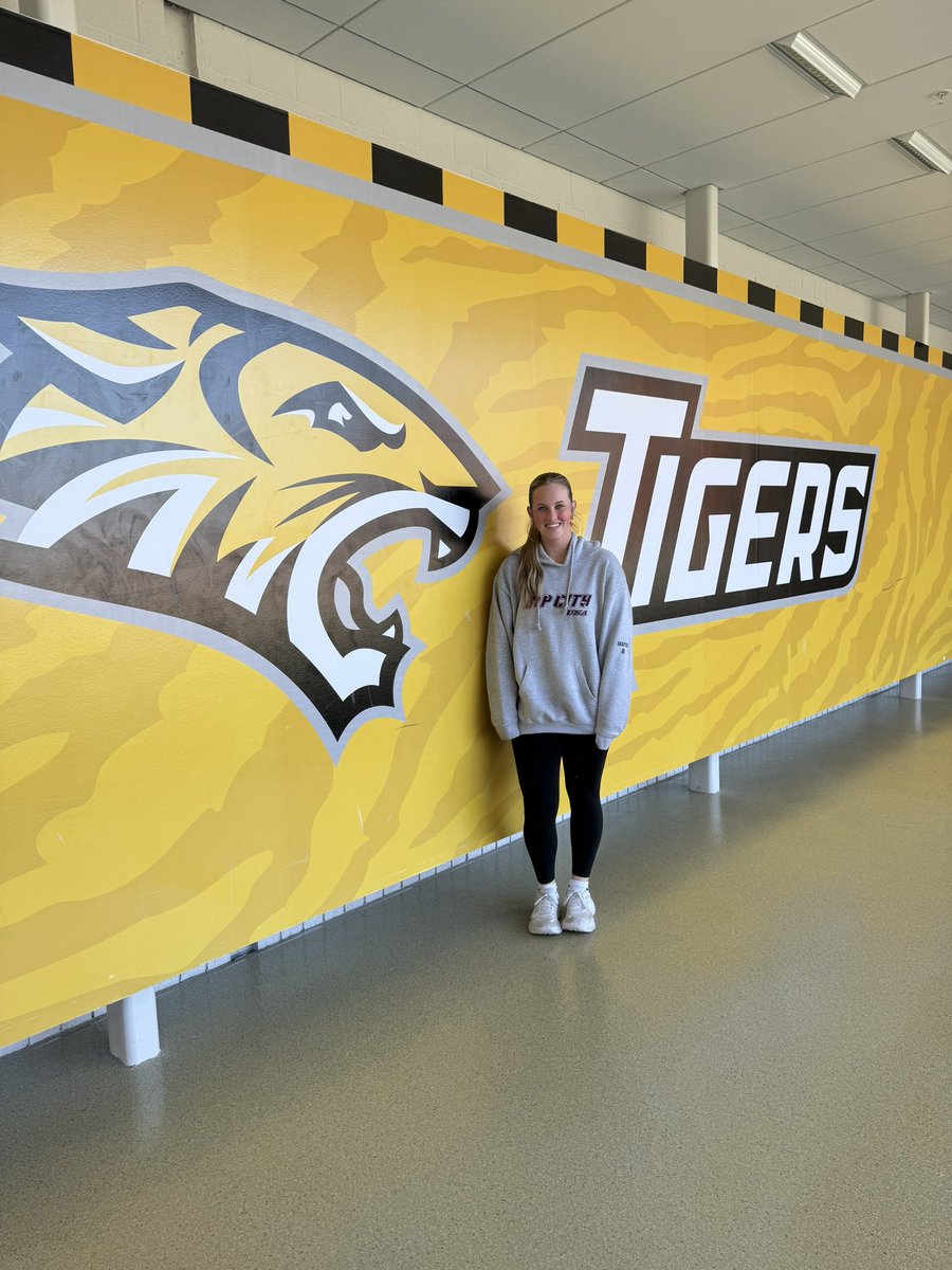 What an amazing visit with <a href="/Towson_SB/">Towson Softball</a> today! Thank you to <a href="/JessHutch22/">Jessie Hutchens- Mack</a> and all the coaches for planning a full day for me to see the campus, watch practice, meet the players, learn about your team culture, and talk to each of you. And thank you <a href="/gracefranczyk/">Grace Franczyk</a> for the great tour
