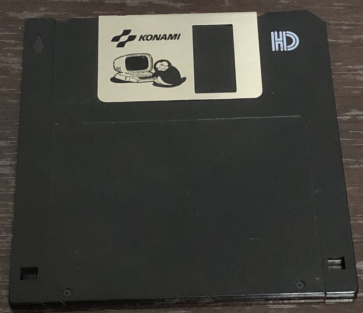 うちに転がってたコナミフロッピーディスク。
なんのディスクだっけ…？