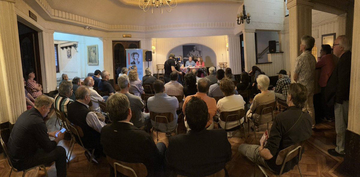 JuanfranTorres's tweet photo. Estamos en la sede de la Sociedad de Escritores de Chile (SECH)🇨🇱, en la presentación del libro “Un Gigante En Movimiento” del compañero, Sergio Rodríguez Gelfenstein 🇻🇪.

Una obra muy importante que habla de los antecedentes históricos de la China del Siglo XXI. @mauricioeRG28 https://t.co/hAkxIiRHuN