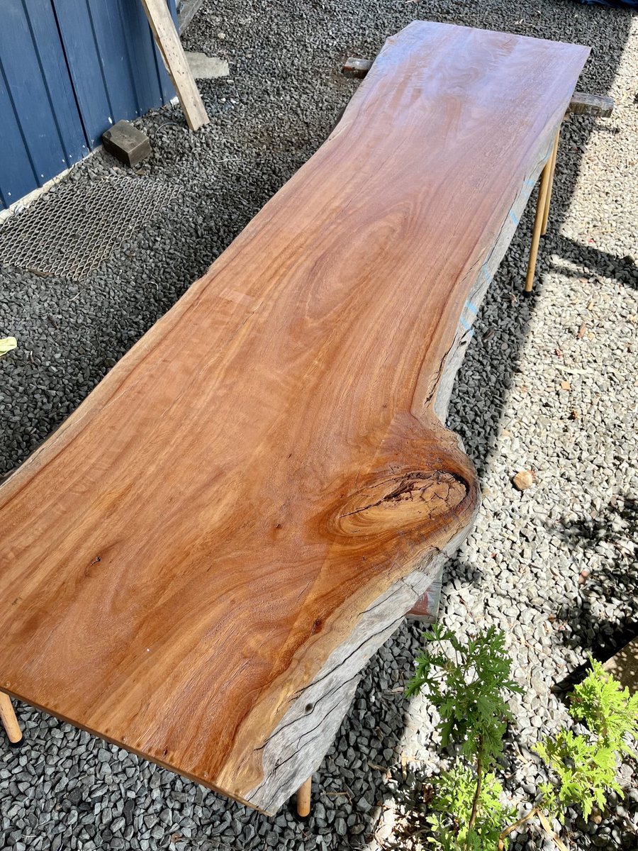 50AcresDown's tweet photo. Time to start working this 2.6m long slab of red gum into a bench!
#Build #Woodworking #Bench #RedGum #TimberSlab #Seating #HardWood #BushLife https://t.co/c34s3s6pPr