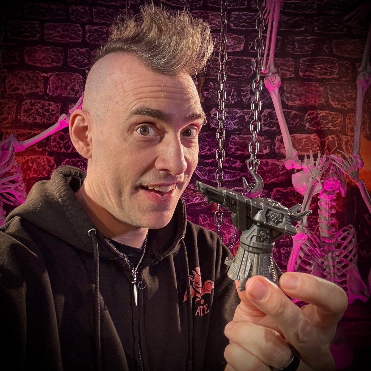 We are live!

Looking at Starforged test shots. And what’s new in Dungeons Reforged. 

Come join us! Twitch.tv/DwarvenForgeLi…