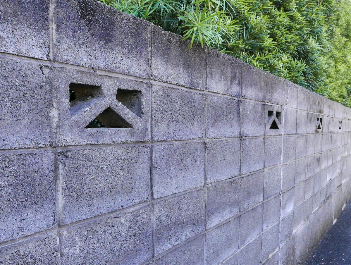 greatblockwork's tweet photo. 骨格としてはYの字ですが、外枠に向かって太くなる線になっている透かしブロック　静岡の一部に高密度で使われています
 #ブロック塀 #透かしブロック #穴あきブロック #breezeblock #水泥花格磚 #บล็อกตกแต่ง https://t.co/Wvx2fJewAh