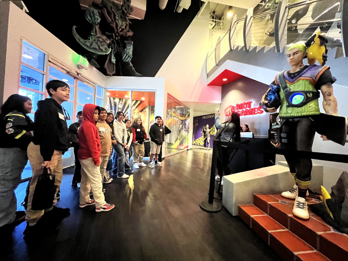 🎮✨31 <a href="/ClintonLions/">Clinton Elementary</a> 5th Graders had an amazing day at <a href="/riotgames/">Riot Games</a>, meeting employees &amp; getting insights into career paths for coders, engineers, producers, and artists in the gaming industry, thanks to <a href="/9dotscommunity/">9 Dots</a>.

#STEM #RiotGames #CareerExploration #ComptonUnified #Elevate