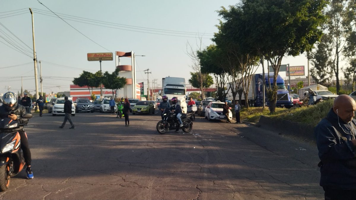 laprensaoem's tweet image. ⚠️Después de diez horas de protesta, los trabajadores de Ecatepec han levantado el cierre⚠️

✅Exigían salarios atrasados y prestaciones

📸David Deolarte

#Ecatepec #ProtestaLaboral