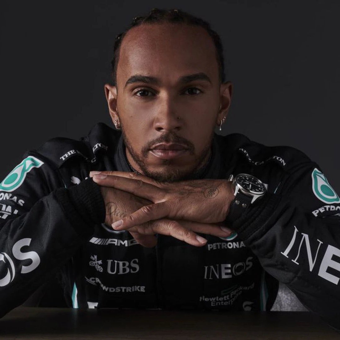 tracklist's tweet photo. Lewis Hamilton irá pilotar a McLaren que pertencia a Ayrton Senna no GP de São Paulo. 🇧🇷

A homenagem acontecerá neste sábado (2). https://t.co/FDAAY1w4tm