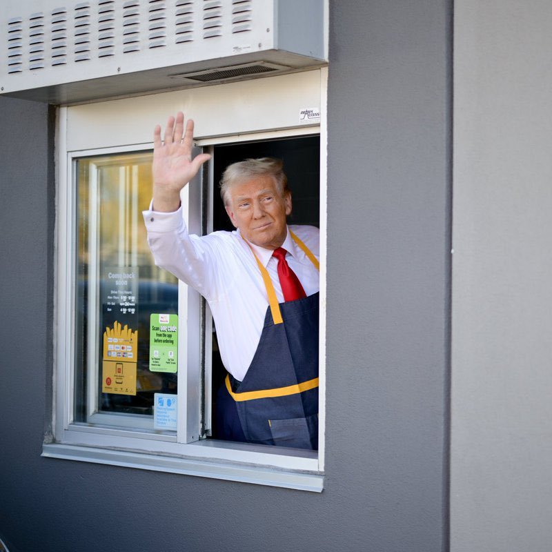 Huberton's tweet photo. Even Trump must get two jobs under Joe Biden/ Kamala's economy. https://t.co/yeI7WPmx7O