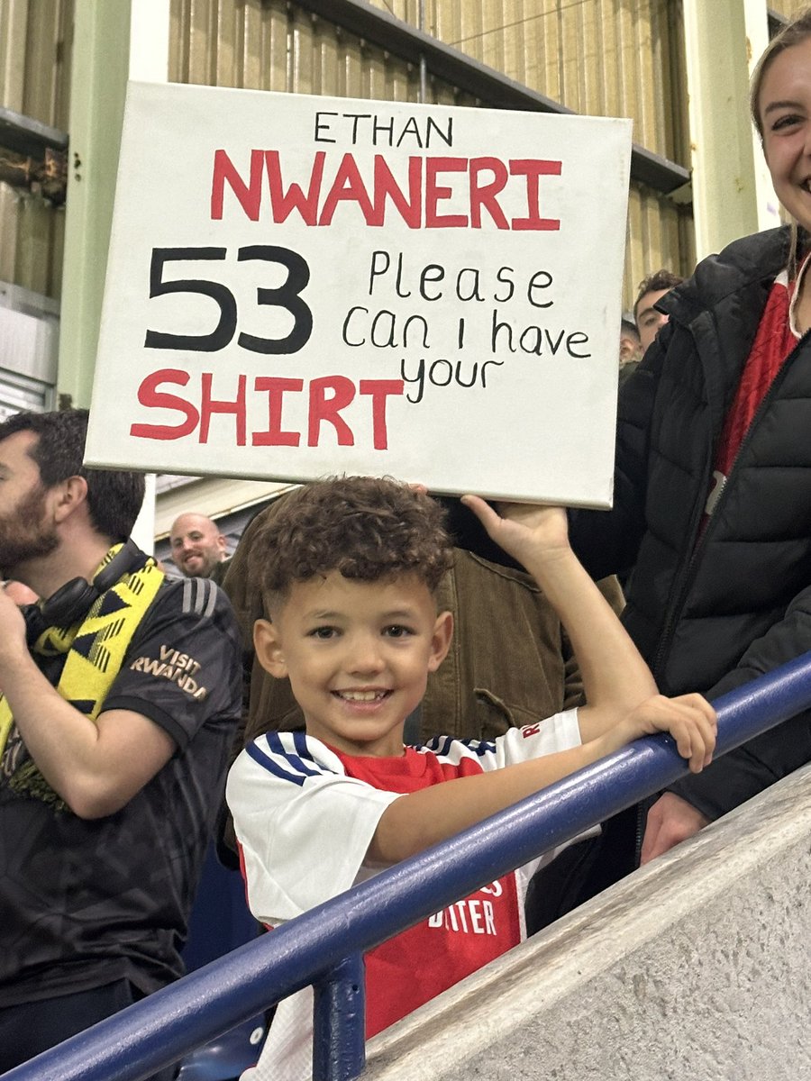 amylawrence71's tweet image. A short story. This little lad, Lorenzo, aged 7, chose to make this sign today. He took it to the game. Ethan’s dad spotted the sign and called the boy over at the end of the game. He made sure Lorenzo got his wish. Lovely! #AFC