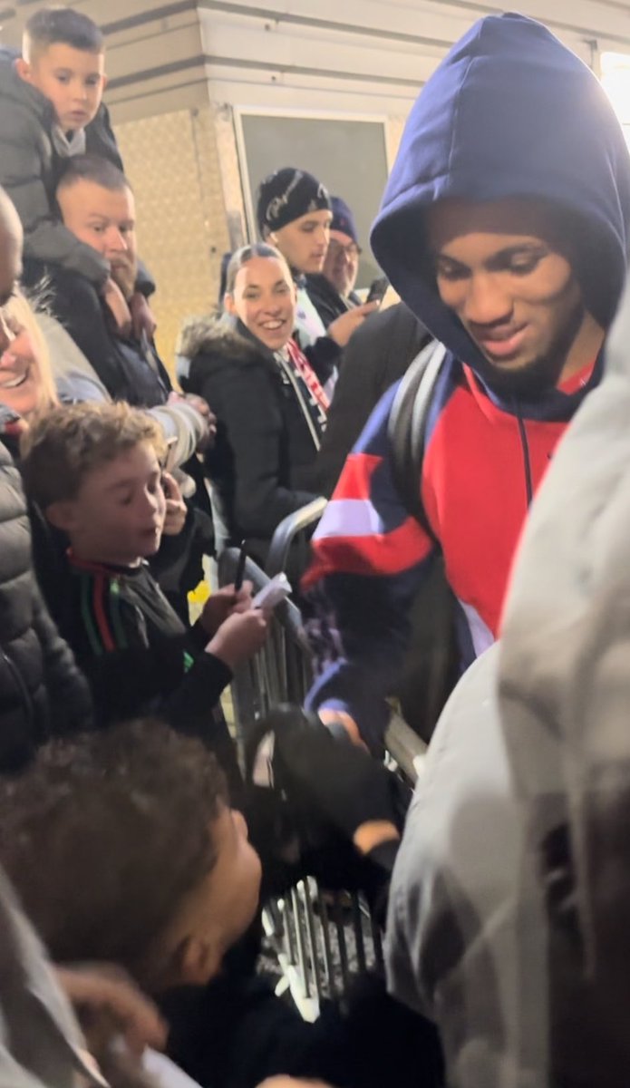 amylawrence71's tweet image. A short story. This little lad, Lorenzo, aged 7, chose to make this sign today. He took it to the game. Ethan’s dad spotted the sign and called the boy over at the end of the game. He made sure Lorenzo got his wish. Lovely! #AFC