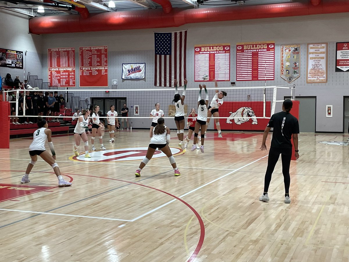 12prgordon's tweet photo. @goochland_vball takes the first set over Louisa 25-5. https://t.co/1kBbV03iIY