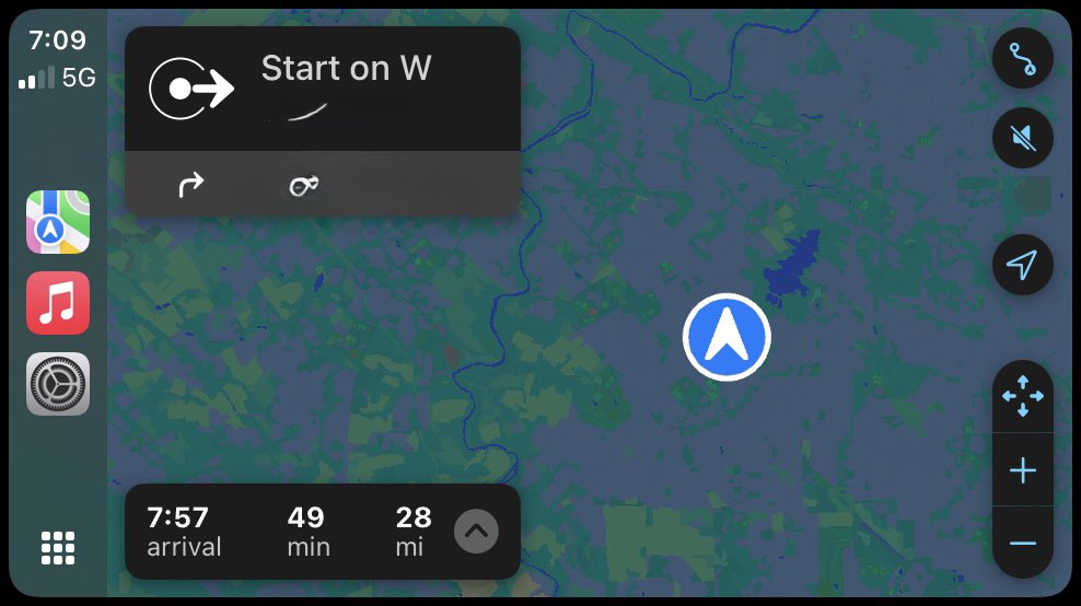 mikesperando's tweet photo. Anybody else having trouble with #carplay the lines wont show up unless I zoom in and my route doesn’t show #apple https://t.co/MKyoHe9Jei