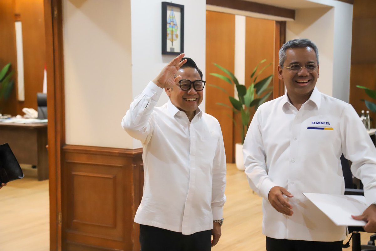 Rapat anggaran Kementrian yang dalam koordinasi <a href="/kemenkopmRI/">Kemenko Bidang Pemberdayaan Masyarakat RI</a>  di Kantor Kemenko Pemberdayaan Masyarakat.
Hadir 2 Wakil Menteri Keuangan;  Pak Suahasil dan Pak Anggito Abimanyu, 2 Dirjen; Dirjen Anggaran dan Dirjen Perimbangan Keuangan.
Kami membahas program dan anggaran 6