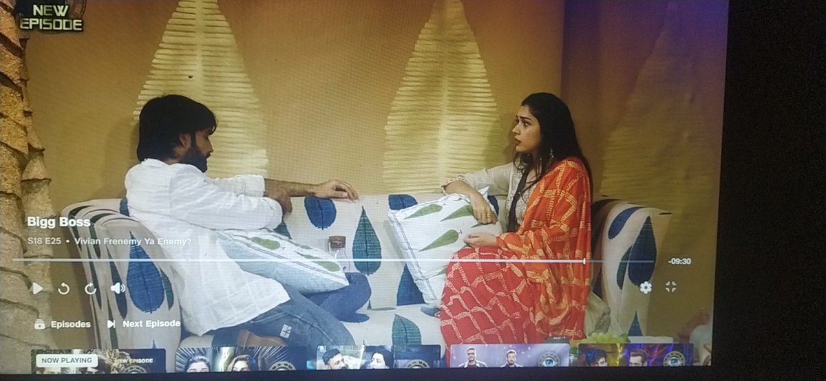 prabhatsolanki5's tweet photo. Muje ispe taras nahi aata pata nahi kyu,
#eishasharma for #ChahataPandey
Thatsy literally bb audience when you cry 🙏
#bb18 #bigboss18
#KaranveerMehra https://t.co/2JOoZLZeE7
