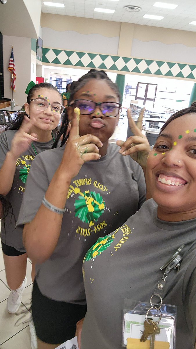 Ready to rock out at our first pep rally!!! #EveryKnightEveryDay #Kahlaway #KMSwerunthishouse #KMSGSC <a href="/joshuadan/">Joshua Carroll</a> <a href="/Denishia_Nick/">Denishia Nickerson</a> <a href="/kahlams/">Kahla Middle School</a> <a href="/kahla_athletics/">Kahla MS Athletics</a>