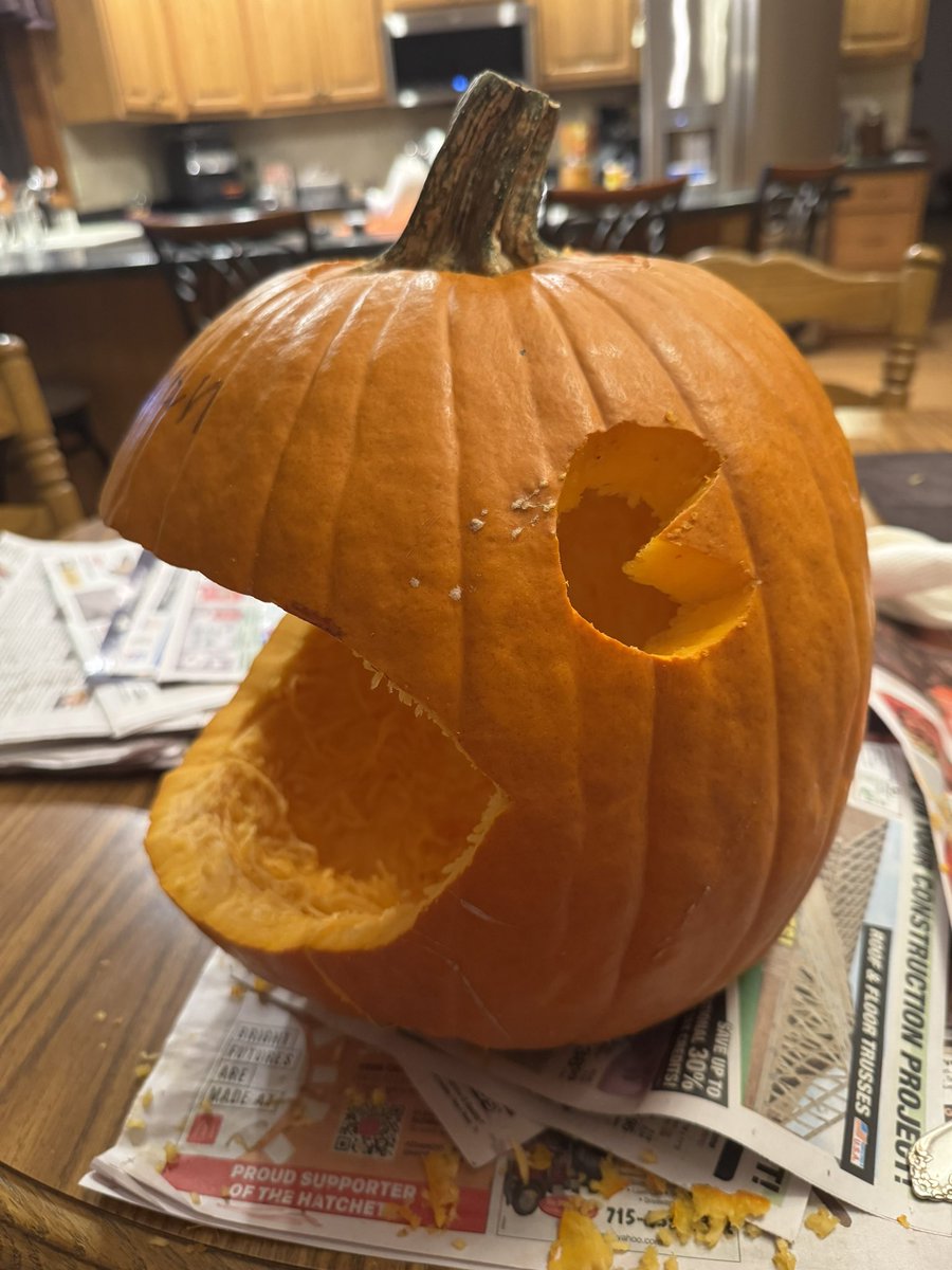 Klayton_Fire's tweet photo. Made a Pac-man Jack o lantern 🟡🎃👍
#pumpkin #JackOLantern #pacman #Halloween #halloween2024 https://t.co/hjspbPaZaz