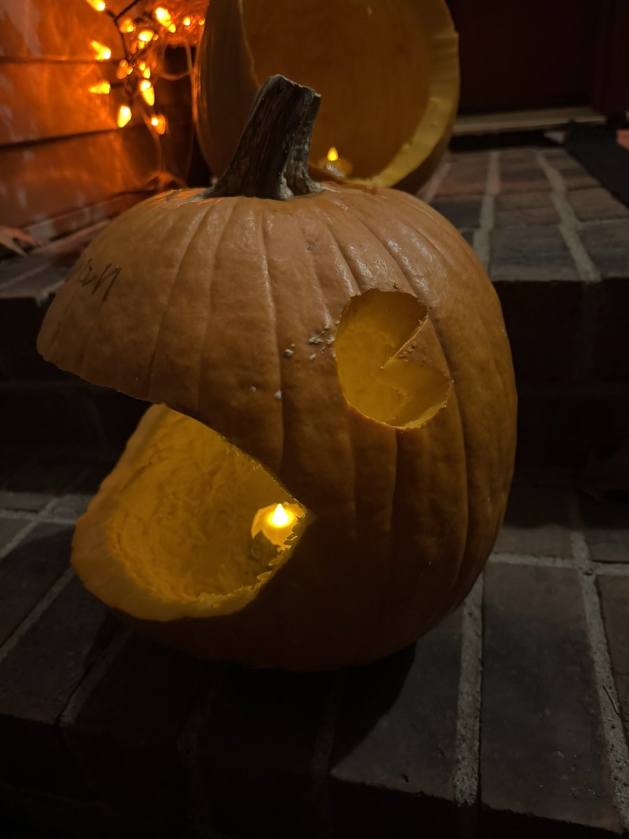 Klayton_Fire's tweet photo. Made a Pac-man Jack o lantern 🟡🎃👍
#pumpkin #JackOLantern #pacman #Halloween #halloween2024 https://t.co/hjspbPaZaz