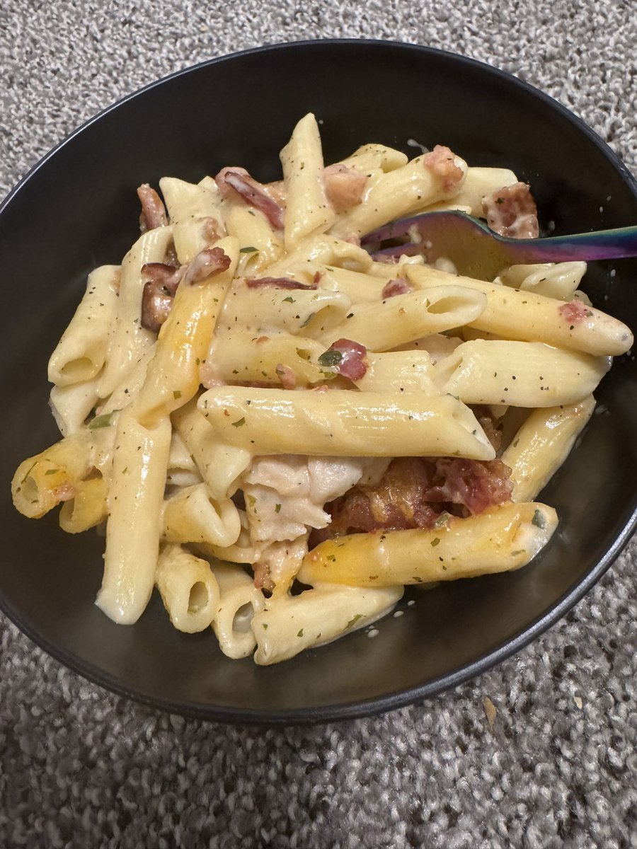 nevermore2292's tweet photo. @FoodPornPhotos chicken bacon ranch pasta bake 😊😊😊😊 https://t.co/XUsMIPgI7T