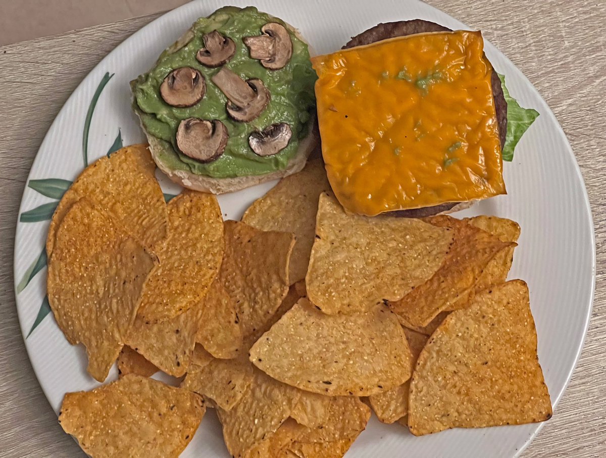 Robotvirgin's tweet photo. Impossible Avocado Cheeze Burger, with Chips!!
.
.
.
.
.
.
.
.
#avocado #avocadolover #vegancheeseburger #veganburger #vegan #veganfood #plantbased #veganism #veganmeat #veganfortheanimals #veganprotein #impossibleburger #pdxvegans #impossiblemeat #govegan #cheeze #vegancheese https://t.co/QlBeAH7qbO