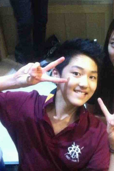 Springviolette's tweet photo. Hyunggu was sharing his old pics with friends 

- Ab6ix Woong, 2013
- TXT Yeonjun, 2014 
- Suzy, 2011 
- Got7 Yugyeom, 2013 

He has always been such a social butterfly 😭 https://t.co/tmRSs5j32T