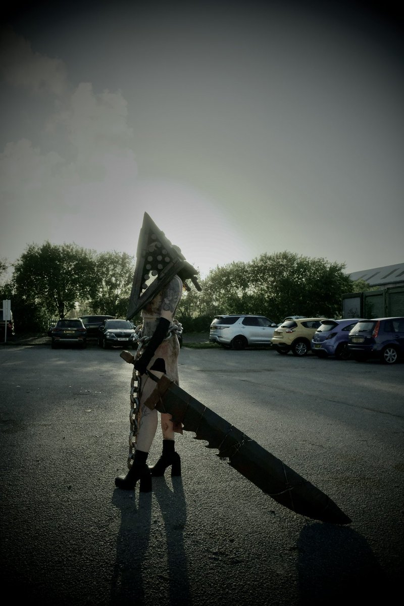 zesinababy's tweet photo. @ftlohorror my first ever convention were i brought my pyramid head cosplay to life, was a great experience!  
#ftloh #silenthill #silenthill2 #pyramidhead #cosplay #horrorcon https://t.co/MDy2z6nTa5